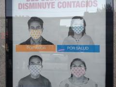 Cartel "El uso adecuado de cubrebocas disminuye contagios", Línea 1 del Metrobús, CdMx. Fotografía: Paula Roberta Furtado