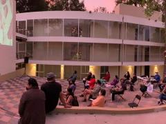 Forografía durante la proyección del cine al aire libre, Tlalpan.