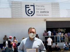 Federico Doring frente a la Fiscalia Geneal de Justicia de la CdMx después de presentar la denuncia.
