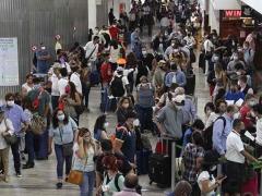 Aglomeración en el Aeropuerto Benito Juárez de la Ciudad de México. Fotografía: El Universal.
