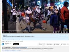 Disfrazados intentan espantar al COVID-19.