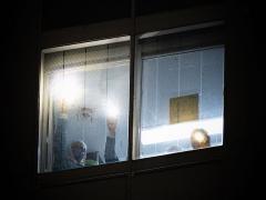 "Personal del Centro Médico Nacional “20 de noviembre”, responde a vecinos del Centro Urbano Miguel Alemán. Fotografía: Santiago Arau.