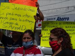 Tras las protestas en que exigían entrega del cuerpo correcto, la familia explicó que únicamente les pidieron tiempo para que les dieran una solución. Fotografía: Isabel Velázquez.