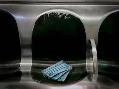 Cubrebocas abandonado en el asiento de un vagón de mujeres en el metro. Fotografía: Instagram Metro Chilango.