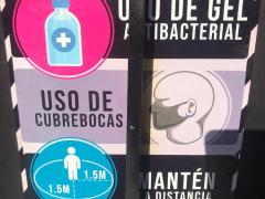 Póster Uso de gel antibacterial, tortería, Colonia Letrán Valle, CdMx. Fotografía: Gloria Elisa Melgarejo García.