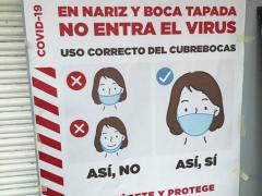 Póster Estamos en semáforo rojo, Colonia Roma, CdMx. Fotografía: Gloria Elisa Melgarejo García.