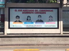 Espectacula El uso adecuado del cubrebocas, estación Campeche, Metrobús, Colonia Hipódromo Condesa, CdMx. Fotografía: Gloria Elisa Melgarejo García.