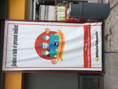 Mensaje de agradecimiento al personal médico por su labor ante la pandemia por COVID-19, tienda Oxxo, Tepalcates. Fotografía: Stephanie Romero Faz