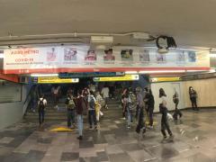 Aviso Metro COVID-19 Recomendaciones de higiene, metro Chabacano, CdMx. Fotografía: Stephanie Romero Faz.