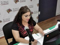 Fotografía de la alcaldesa Clara Brugada divulgando los resultados sobre la Consulta Infancias Encerradas