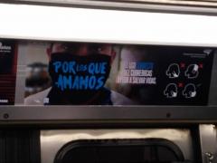 Anuncio al interior del metro sobre uso de cubrebocas para cuidar a quienes amamos. Fotografía: Stephanie Romero Faz