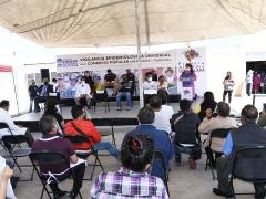 Fotografía de la alcaldesa de Iztapalapa en reunión con locatarios y tianguistas.