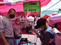 Fotografía del brigadista del Programa de Vigilancia Epidemiológica en Tianguis de Iztapalapa.