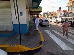 Sanitización frente a la tortillería “Álvaro”. Fotografía: Alcaldía Iztapalapa.