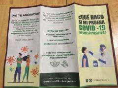 Folleto "¿Qué hago si mi prueba COVID-19 resultó positiva?". Fotografía: Stephanie Romero Faz