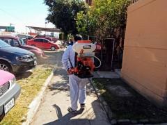 Brigada de sanitización en Unidad Habitacional Salidaridad. Fotografía: Facebook Alcaldía Iztapalapa.