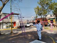Brigadas de sanitización en parque. Fotografía: Facebook Alcaldia Iztapalapa.