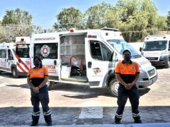 Paramédicos frente a ambulancia. Fotografía: Facebook Alcaldía Iztapalapa.