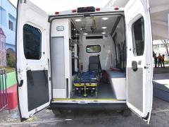 Interior de ambulancia. Fotografía: Facebook Alcaldía Iztapalapa.