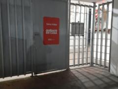 Póster colocado a la entrada de un edificio de la primera sección de la Unidad Habitacional Tlatelolco. Fotografía: David Alonso Vargas Melgarejo.
