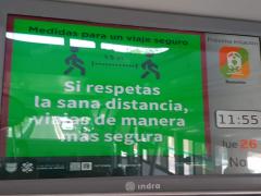 Anuncio en pantalla de Metrobus sobre las medidas de prevención a tomar para viajar. Estación Buenavista, Línea 1 del Metrobus. Fotografía: David Alonso Vargas Melgarejo.