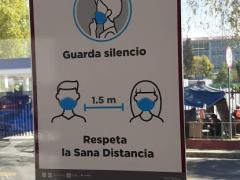 Stiker en la Estación Buenavista del Metrobus, sobre las medidas de prevención a tomar para viajar. Fotografía: David Alonso Vargas Melgarejo.