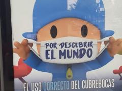 Cartel con "Pocoyo" sobre uso correcto del cubrebocas para niños y niñas. Fotografía: David Alonso Vargas Melgarejo.