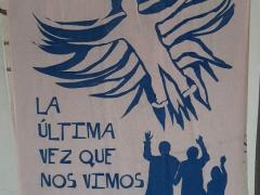 Cartel sobre última vez que nos vemos, pegado en el Edificio Allende, Unidad Tlatelolco. Fotografía: David Alonso Vargas Melgarejo