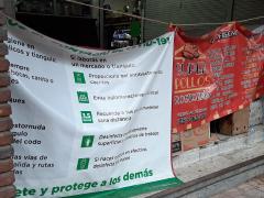 Anuncio para clientes del Mercado Garda sobre medidas contra COVID-19. Fotografía: David Alonso Vargas Melgarejo.