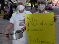 Trabajadores de Potzollcalli, realizaron protesta “Cacerolazo, Abrimos o Morimos”, Plaza Tlatelolco, CDMX.