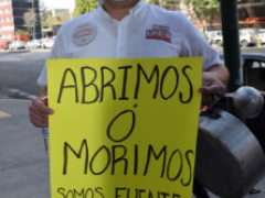 Trabajadores de Potzollcalli, realizaron protesta “Cacerolazo, Abrimos o Morimos”, Plaza Tlatelolco, CDMX.