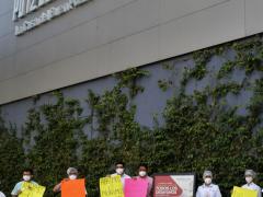 Trabajadores de Potzollcalli, realizaron protesta “Cacerolazo, Abrimos o Morimos”, Plaza Tlatelolco, CDMX.
