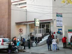 Zona de acceso al área COVID, Hospital General de Zona 1-A Dr. Rodolfo Antonio de Mucha Macías, Venados, Ciudad de México. Foto Oswaldo Ramírez