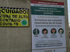 Lonas "Cuidado Zano de alto contagio" e “Información COVID-19. Esta unidad médica cuenta con MARSS", Tlatelolco, CdMx. Fotografía: David Alonso Vargas Melgarejo.