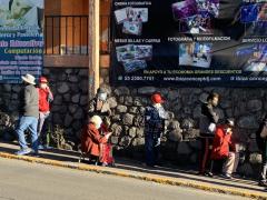 Fila durante inicio de la vacunación. Fotografía: Tomada de @aportegarobles.