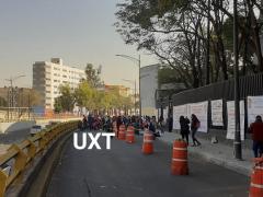 Protesta, al fondo se observa la aglomeración, en favor del personal de salud, CDMX. Fotografía: Facebook: "UNIDOS POR TLATELOLCO".