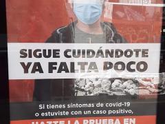 Cartel colocado en andén de la estación Juárez del Metrobús, CdMx. Fotografía: David Alonso Vargas Melgarejo 