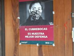 Cartel "El cubrebocas es nuestra mejor defensa", Edificio ISSSTE 2, Tlatelolco. Fotografía: David Alonso Vargas Melgarejo