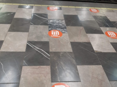Señalizaciones de sana distancia para los usuarios, metro Tlatelolco. Fotografía: David Alonso Vargas Melgarejo.