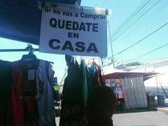 Cartel "Si no vas a comprar, quédate en casa", que busca hacer conciencia entre los consumidores. Fotografía: Instagram Cuautitlán comunidad.