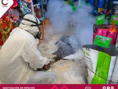 Sanitización de tienda de venta de productos para mascotas. Fotografía: Gobierno de Coacalco.