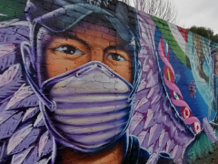 Representación del policía y el médico en el grafiti. Fotografía: Milenio.