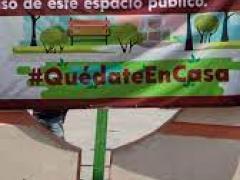 Imagen de lona colocada a la entrada de un parque para informar cierre por disposición oficial, en Tecámac. Fotografía: Impressiones Mx.
