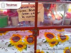 Imagen de un puesto en un tianguis que obedece las disposiciones oficiales del gobierno municipal de Tecámac durante la pandemia en abril de 2020.
