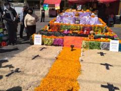 Ofrenda comunitaria en Naucalpan. Fotografía: La Silla Rota.