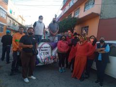 Voluntarios llevan calaveritas en una camioneta.  Fotografía: Facebook Colonias Unidas Naucalpan.