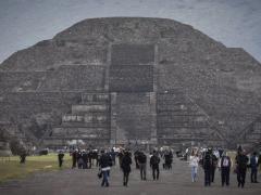 Alistan autocinema en Teotihuacán. Fotografía: Cuartoscuro.