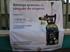 Lona "Recarga gratuita de tanques de oxígeno", Ayuntamiento de Teotihuacán. Fotografía: Isaías Hernández Rosales.