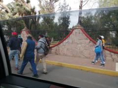 Personas caminan por la avenida. Fotografía: Isaías Hernández Rosales