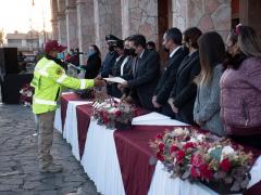 Reconocimiento a elementos de Protección Civil. Fotografía: Ayuntamiento de Teotihuacán.
